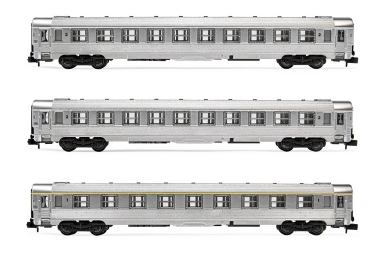 VOITURES SNCF UIC MINITRIX ECHELLE N 